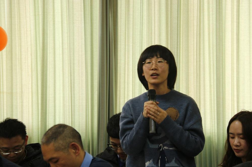 图3新教师林欣璐发言 图3新教师林欣璐发言