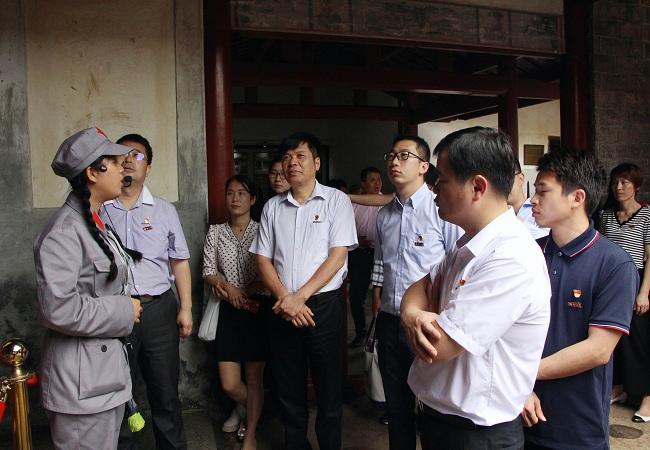 听讲解员介绍古田会议经过业学院 听讲解员介绍古田会议经过业学院